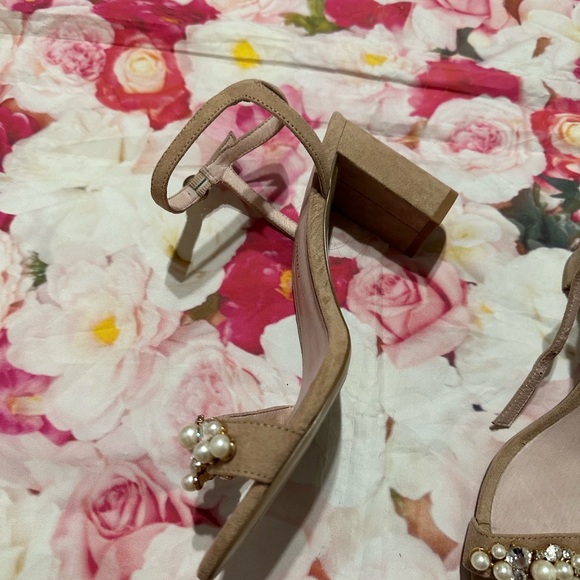 Chinese Laundry Pearled Heels - Picture 2 of 8